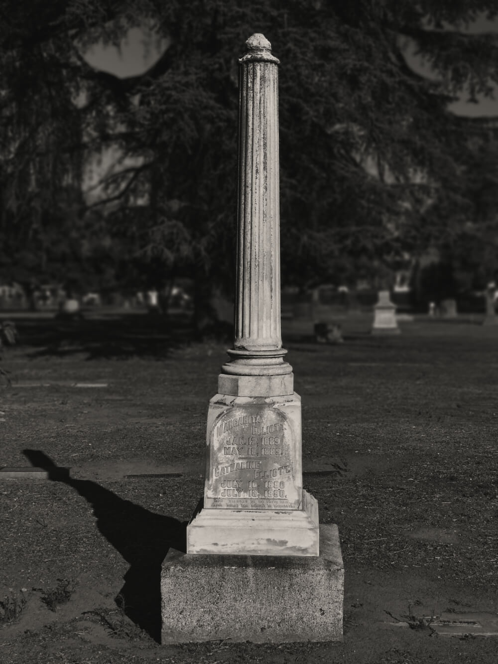 An obelisk at Savannah Cemetery, Rosemead.